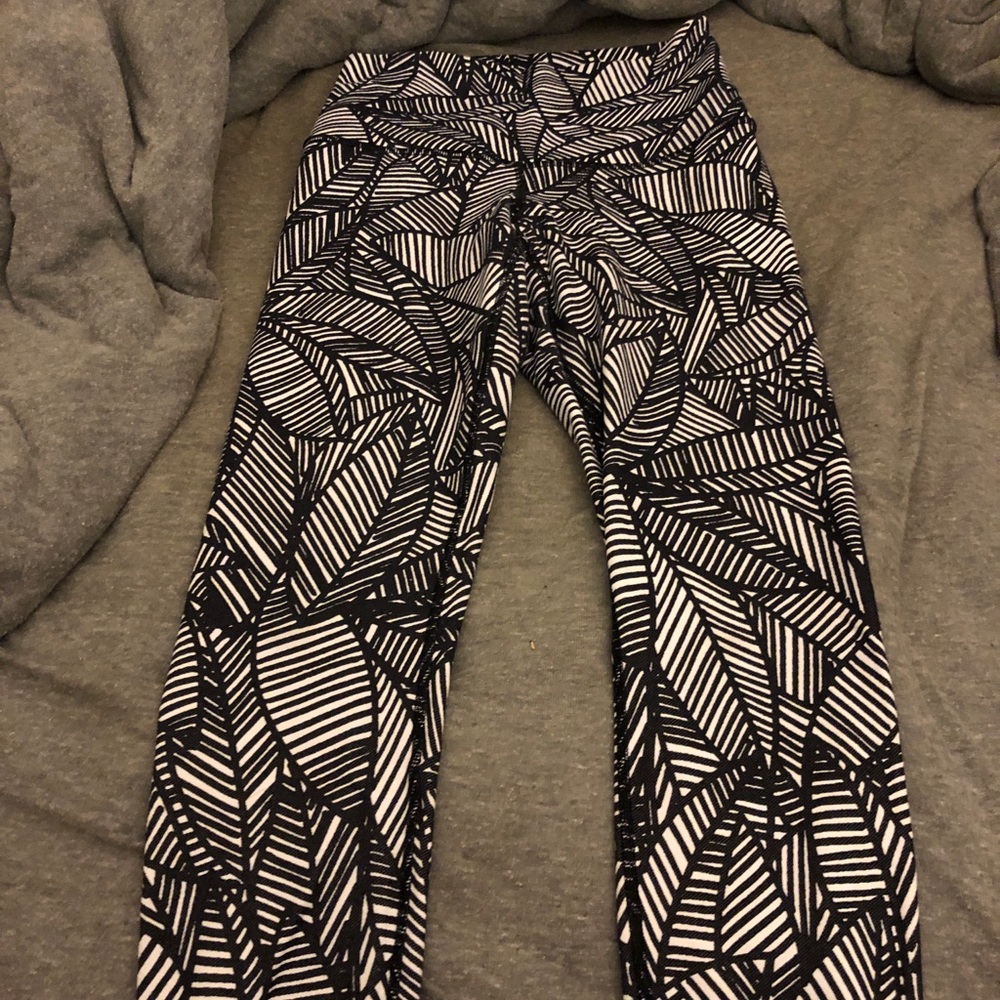 Lululemon print winder under high rise crop